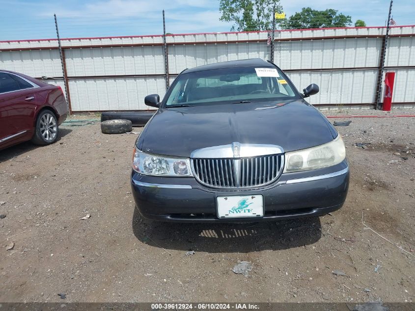 1999 Lincoln Town Car Signature VIN: 1LNHM82W4XY636192 Lot: 39612924