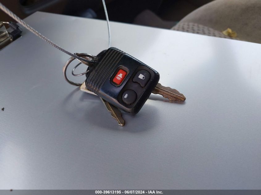 2002 Ford F-150 Lariat/Xlt VIN: 1FTRW07L12KE30293 Lot: 39613195