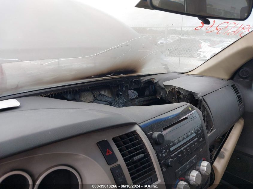 2008 Toyota Tundra Sr5 5.7L V8 VIN: 5TFDV541X8X044898 Lot: 39613266