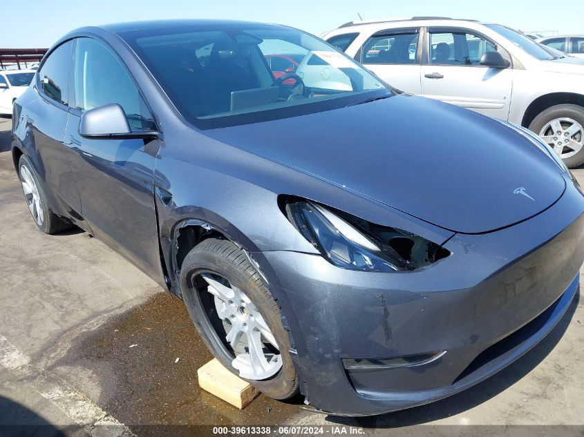 2023 Tesla Model Y VIN: 7SAYGDEE9PA183596 Lot: 39613338