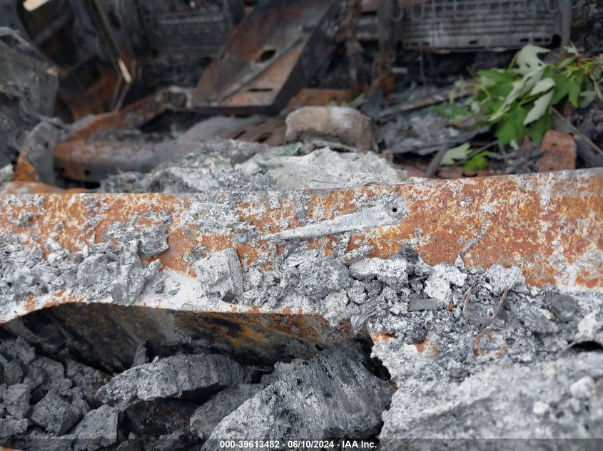 2002 Toyota Tundra Sr5 V8 VIN: 5TBBT44192S268600 Lot: 39613482