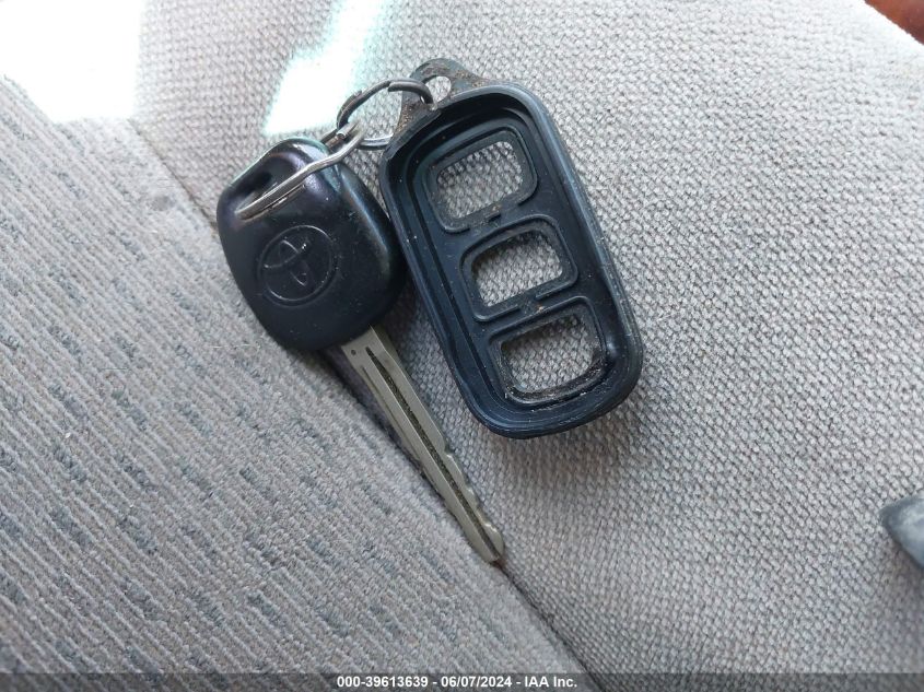 2004 Toyota Camry Xle V6 VIN: 4T1BF32KX4U575689 Lot: 39613639