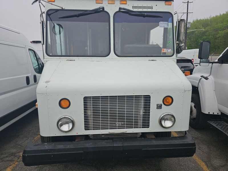 2004 Freightliner Chassis M Line Walk-In Van VIN: 4UZAANCPX4CL86319 Lot: 39684978