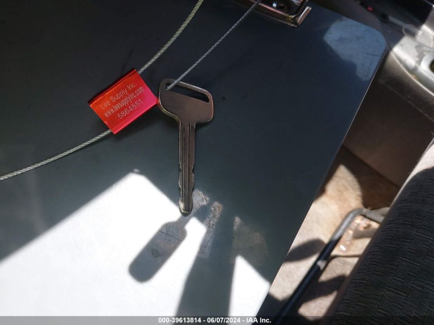 2005 Toyota Tundra Sr5 V8 VIN: 5TBDT44125S477772 Lot: 39613814