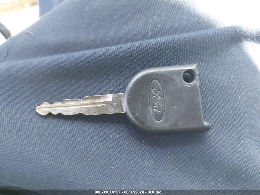 2005 Ford Mustang V6 Deluxe/V6 Premium VIN: 1ZVFT80N955139837 Lot: 39614157