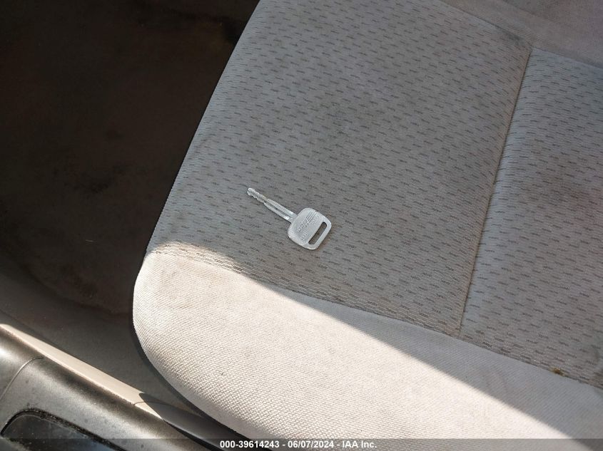 2003 Toyota Camry Le VIN: 4T1BE32K33U206657 Lot: 39614243