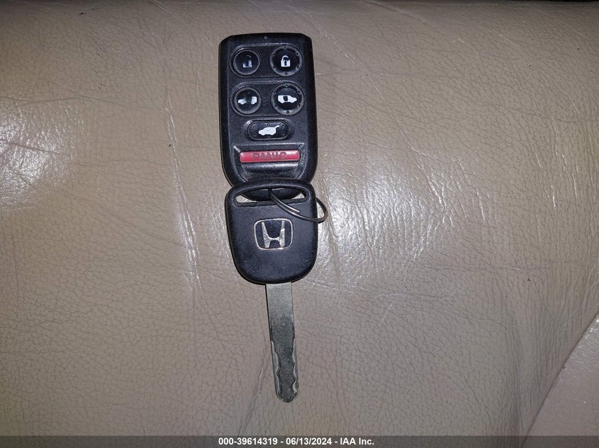 2008 Honda Odyssey Touring VIN: 5FNRL38868B015769 Lot: 39614319