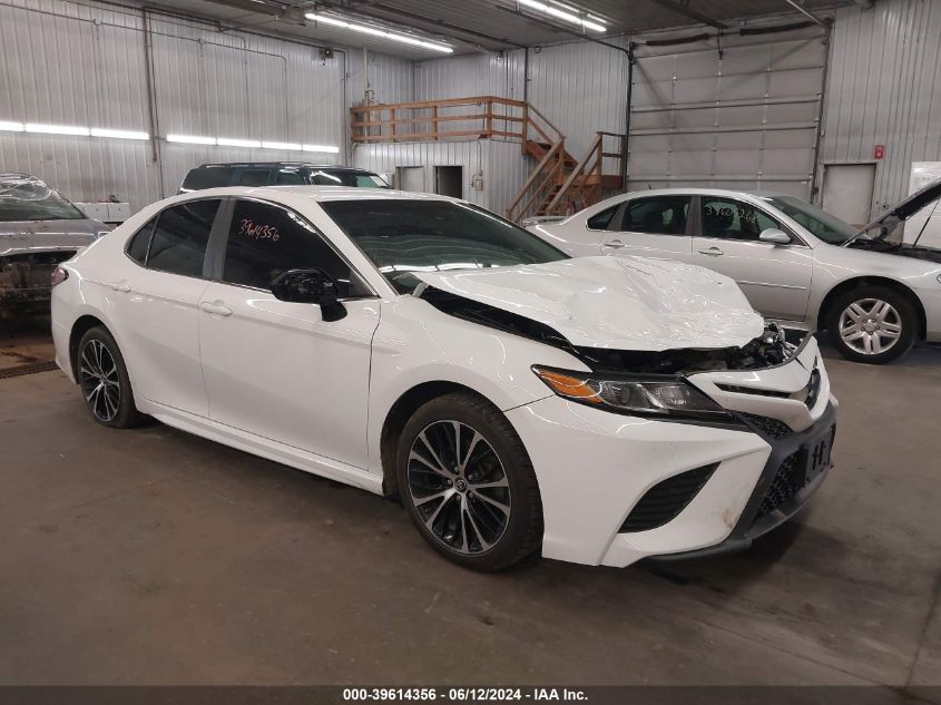 4T1B11HKXJU672882 2018 TOYOTA CAMRY - Image 1