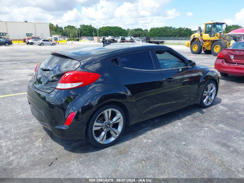 2013 Hyundai Veloster Base W/Gray VIN: KMHTC6AD7DU085437 Lot: 39614379