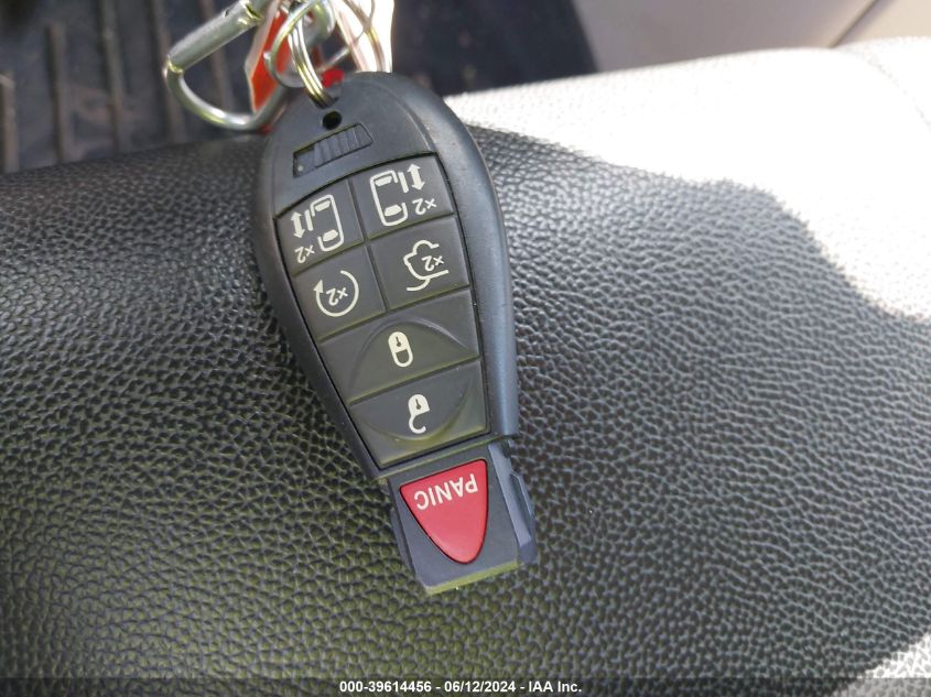 2015 Chrysler Town & Country Touring VIN: 2C4RC1BG9FR727585 Lot: 39614456