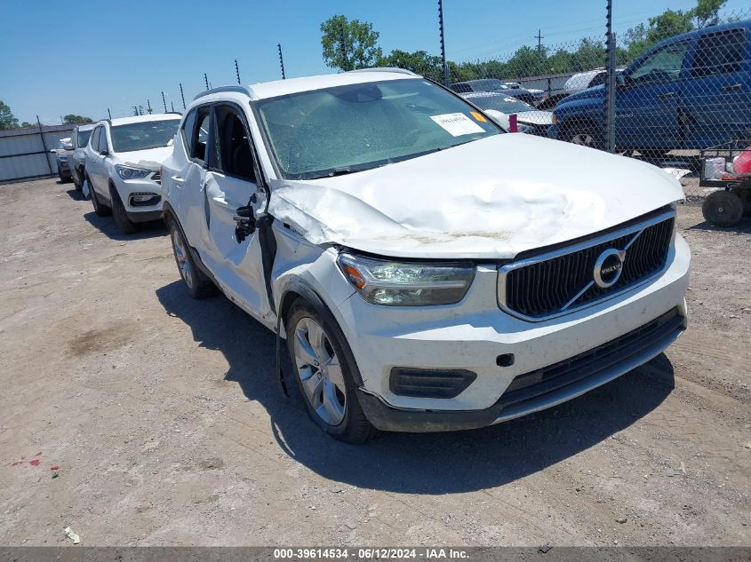 VOLVO XC40 T4 MOMENTUM 2022