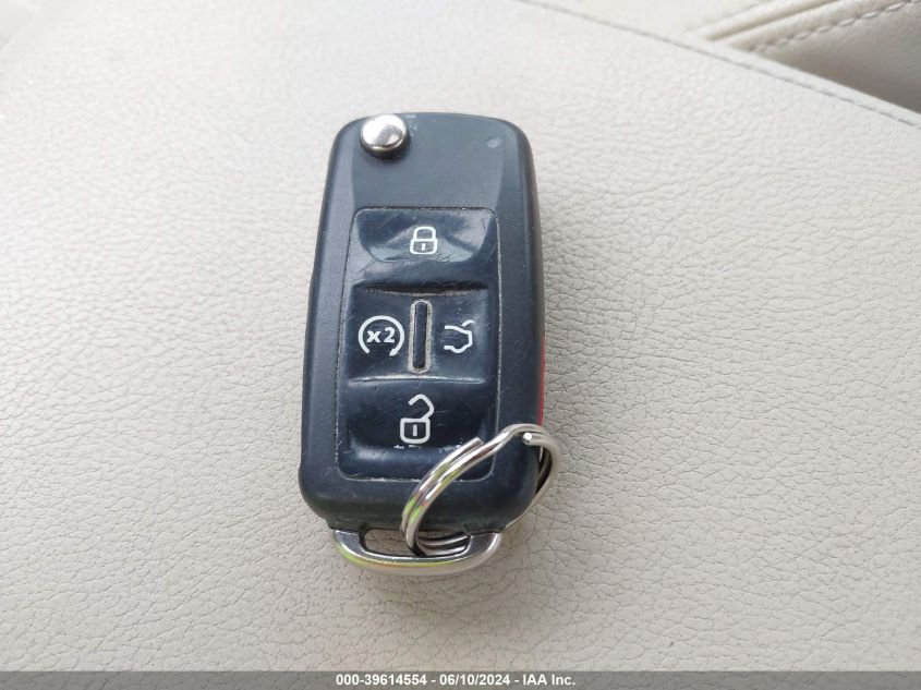 2013 Volkswagen Passat 2.0L Tdi Sel Premium VIN: 1VWCN7A39DC037064 Lot: 39614554