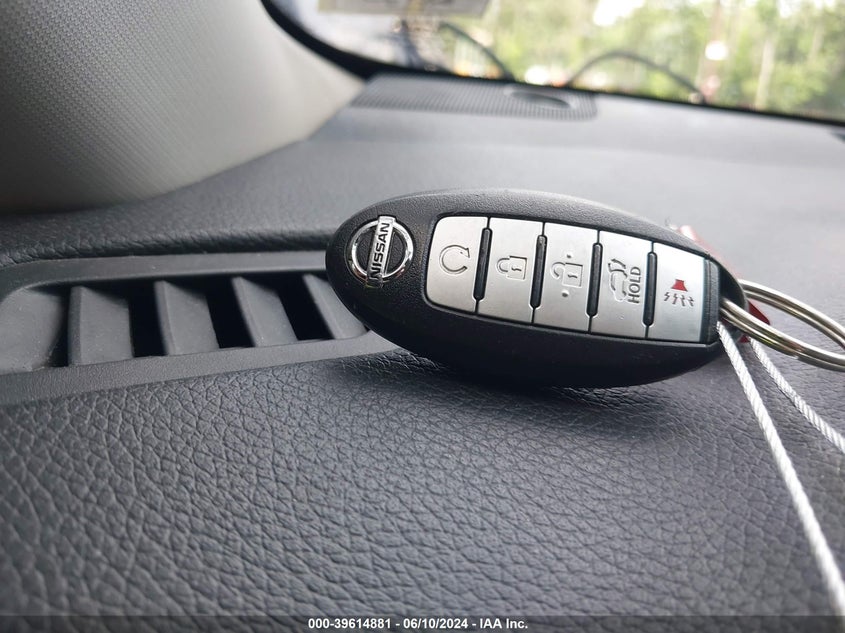 2017 Nissan Rogue Sv VIN: KNMAT2MV9HP616330 Lot: 39614881