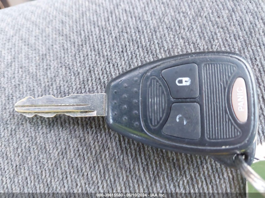 2007 Chrysler Town & Country VIN: 1A4GJ45R57B162600 Lot: 39615580