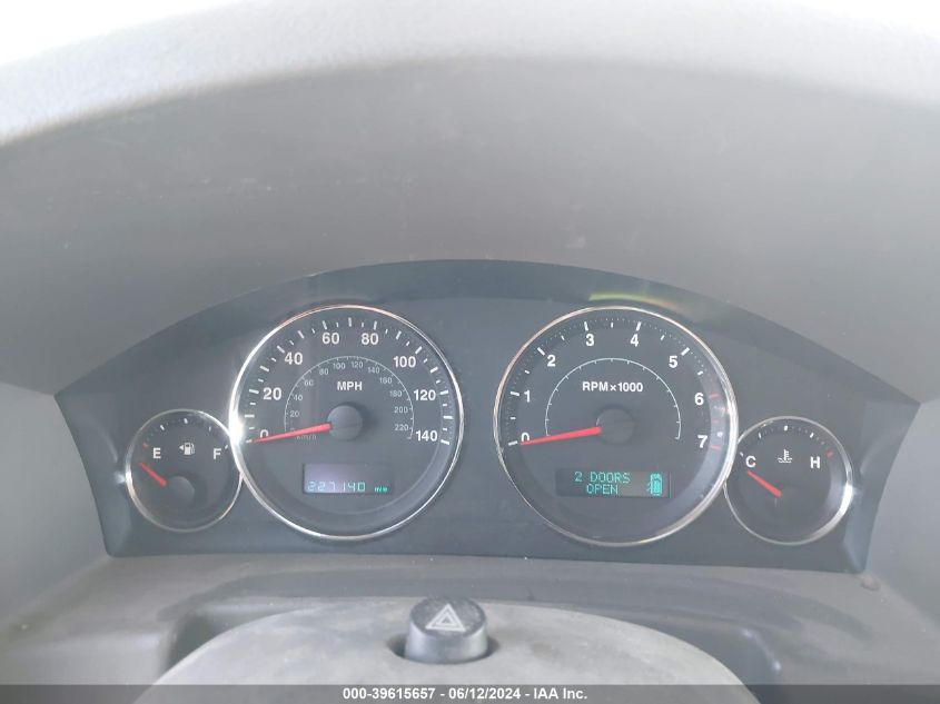 2007 Jeep Commander Sport VIN: 1J8HG48P27C527868 Lot: 39615657