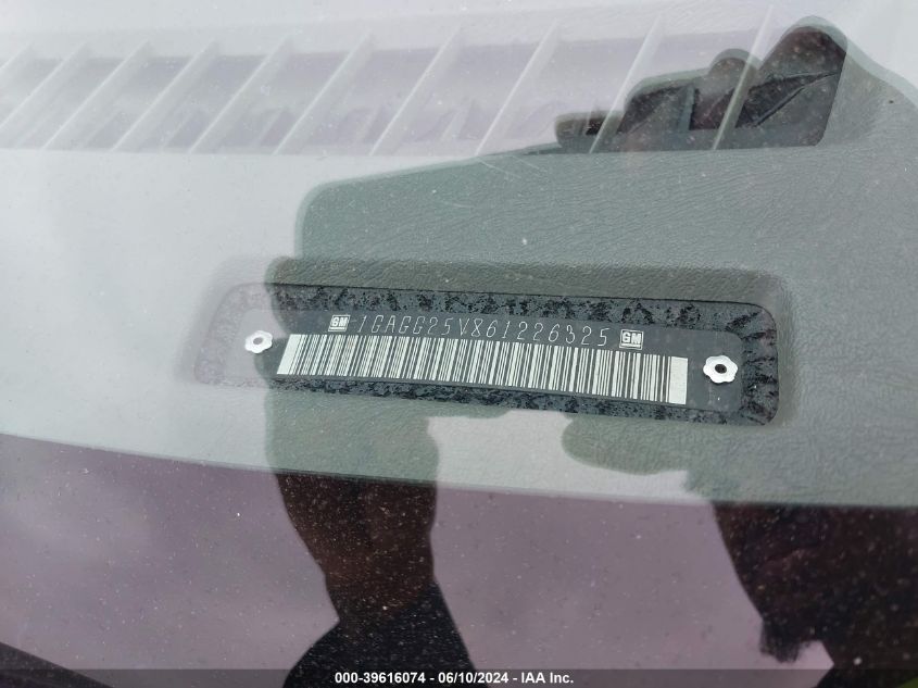 2006 Chevrolet Express Passenger VIN: 1GAGG25V861226325 Lot: 39616074