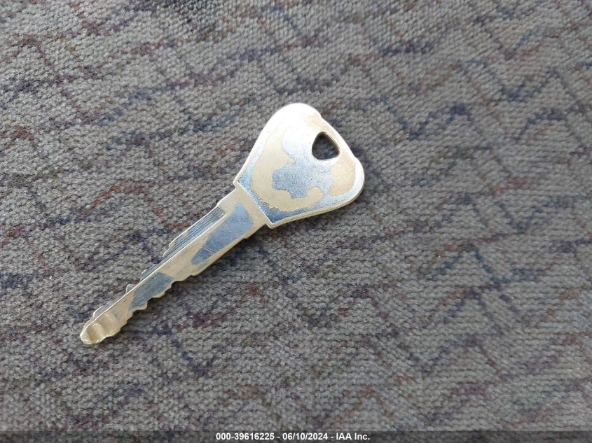 1998 Ford Escort Se VIN: 1FAFP13PXWW303948 Lot: 39616225