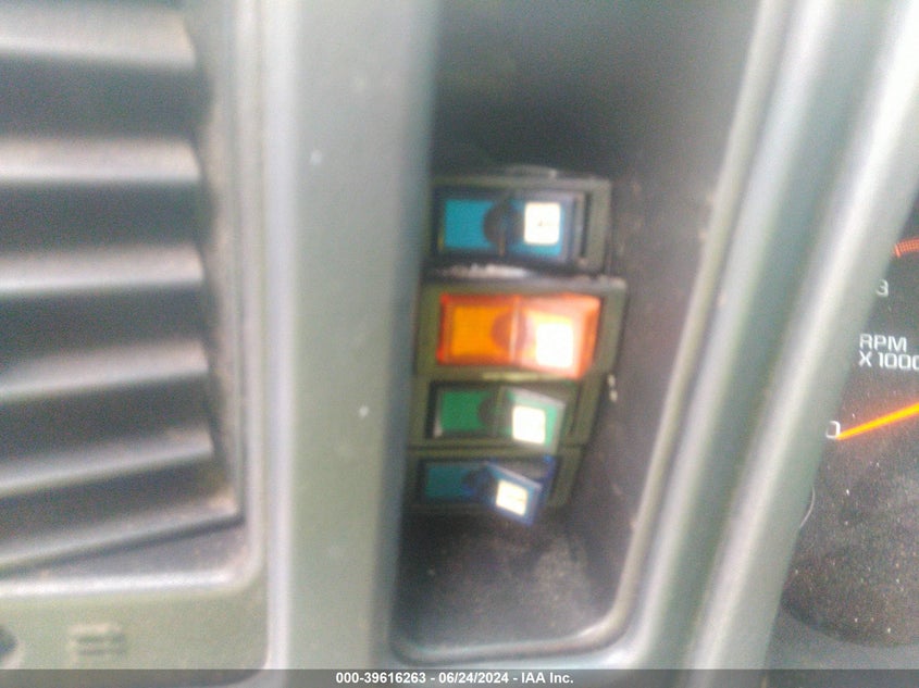 2003 Chevrolet Silverado 3500 Ls VIN: 1GCJK33143F132572 Lot: 39616263