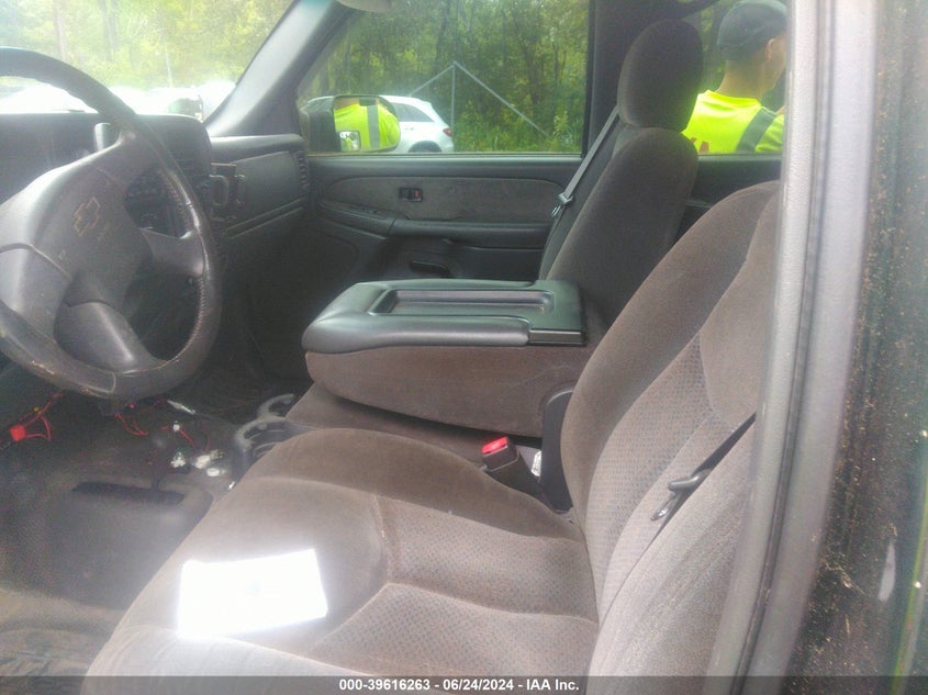 2003 Chevrolet Silverado 3500 Ls VIN: 1GCJK33143F132572 Lot: 39616263