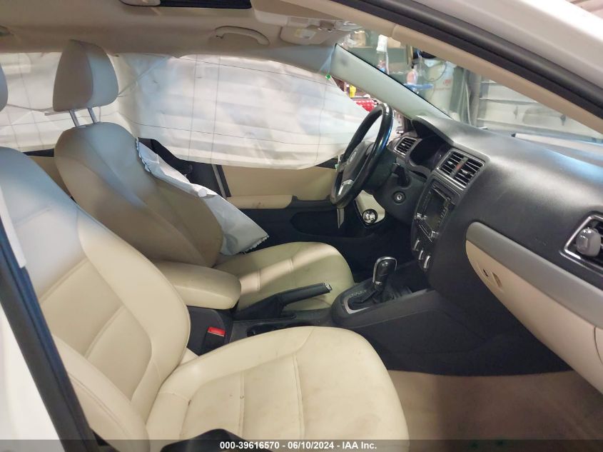 2013 VOLKSWAGEN JETTA SE - 3VWDP7AJ4DM363253