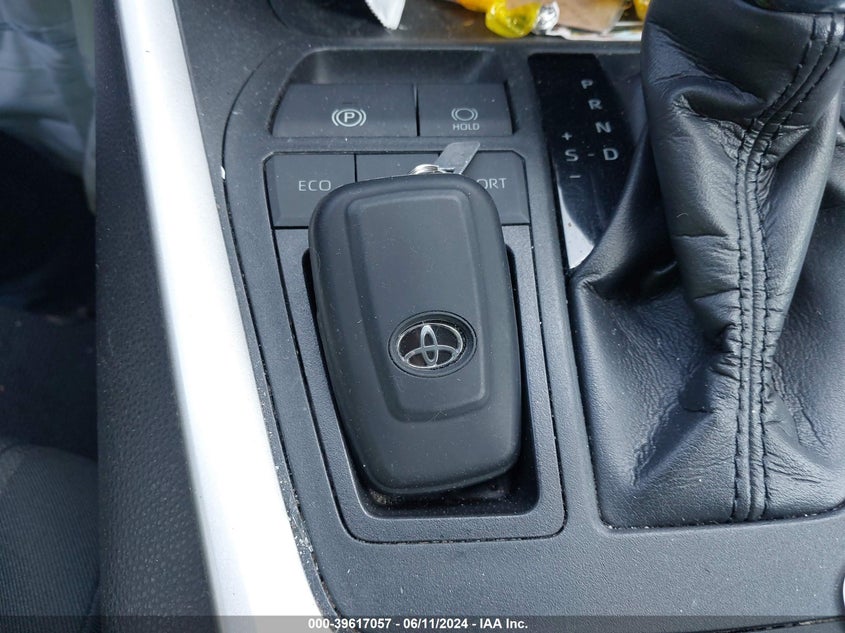 2020 TOYOTA RAV4 XLE - 2T3W1RFV4LC047273
