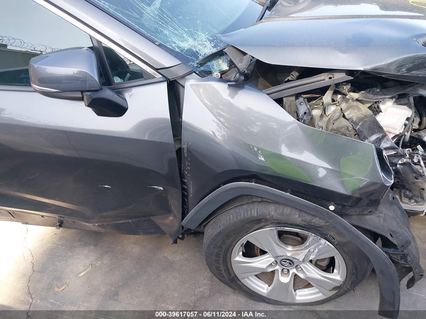 2020 TOYOTA RAV4 XLE - 2T3W1RFV4LC047273