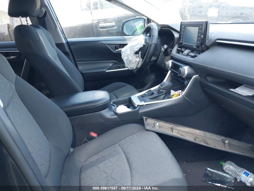 2020 TOYOTA RAV4 XLE - 2T3W1RFV4LC047273
