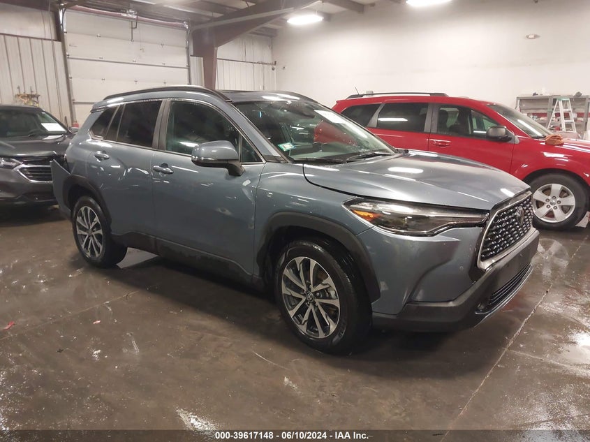 2022 Toyota Corolla Cross Xle VIN: 7MUDAABG6NV003445 Lot: 39617148