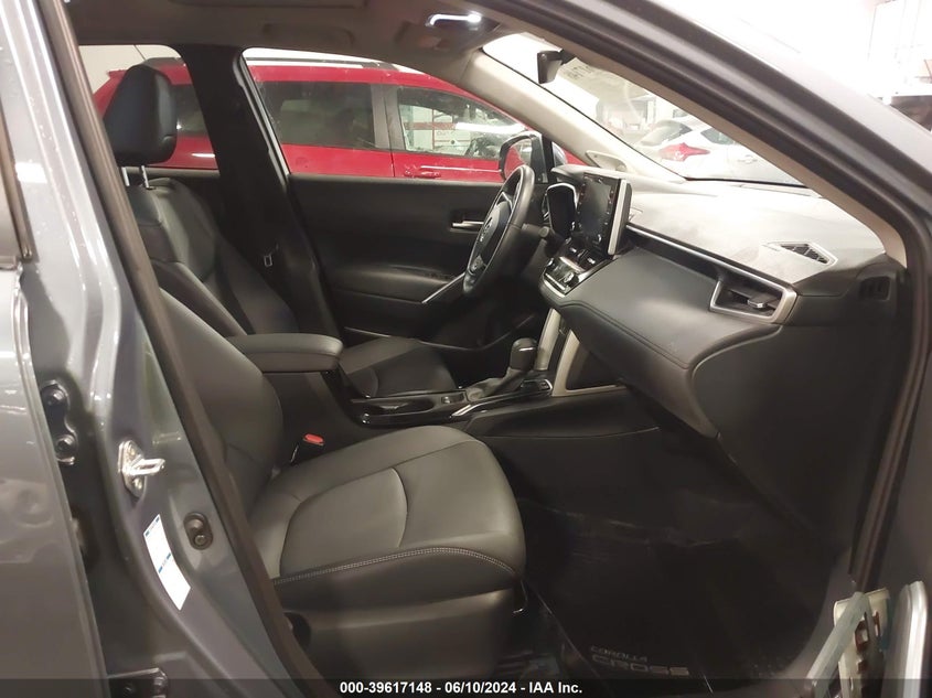 2022 Toyota Corolla Cross Xle VIN: 7MUDAABG6NV003445 Lot: 39617148