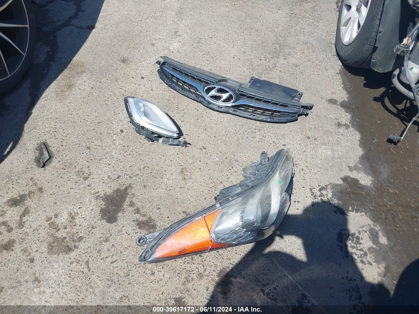 2012 Hyundai Elantra Gls (Ulsan Plant) VIN: KMHDH4AE9CU274074 Lot: 39617172