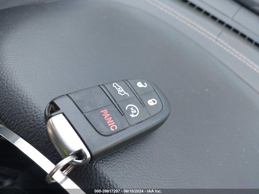 2017 Jeep Grand Cherokee Overland 4X2 VIN: 1C4RJECG6HC782941 Lot: 39617207