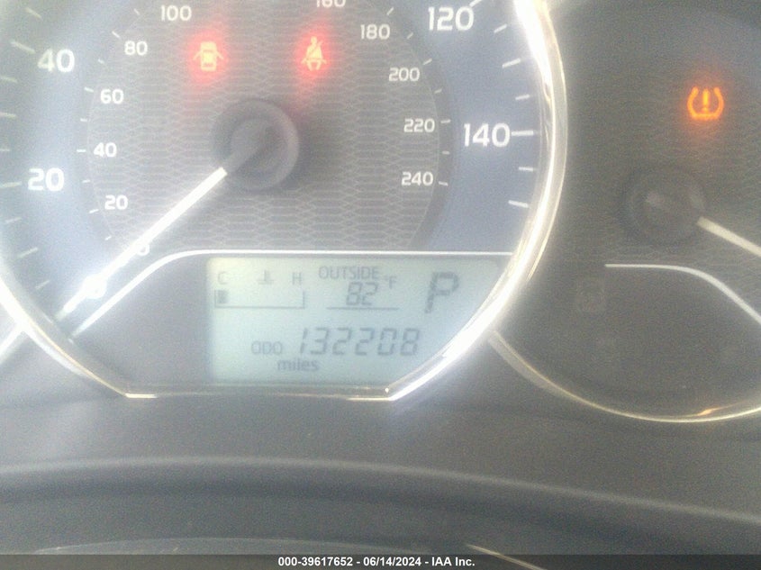 2015 Toyota Corolla Le VIN: 2T1BURHE4FC247098 Lot: 39617652