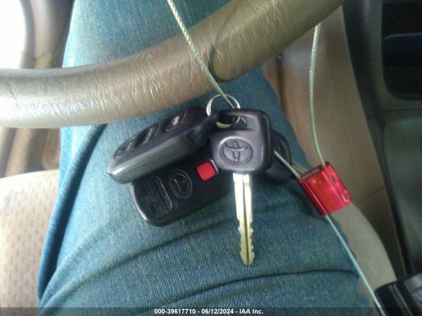 2003 Toyota Camry Le VIN: 4T1BE32K23U127285 Lot: 39617710