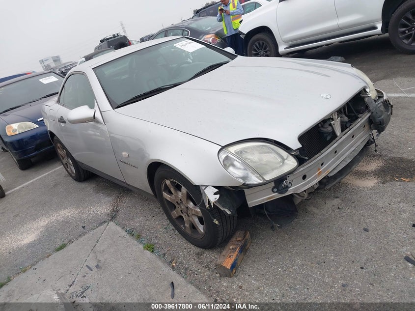 1998 Mercedes-Benz Slk 230 VIN: WDBKK47F3WF007453 Lot: 39617800