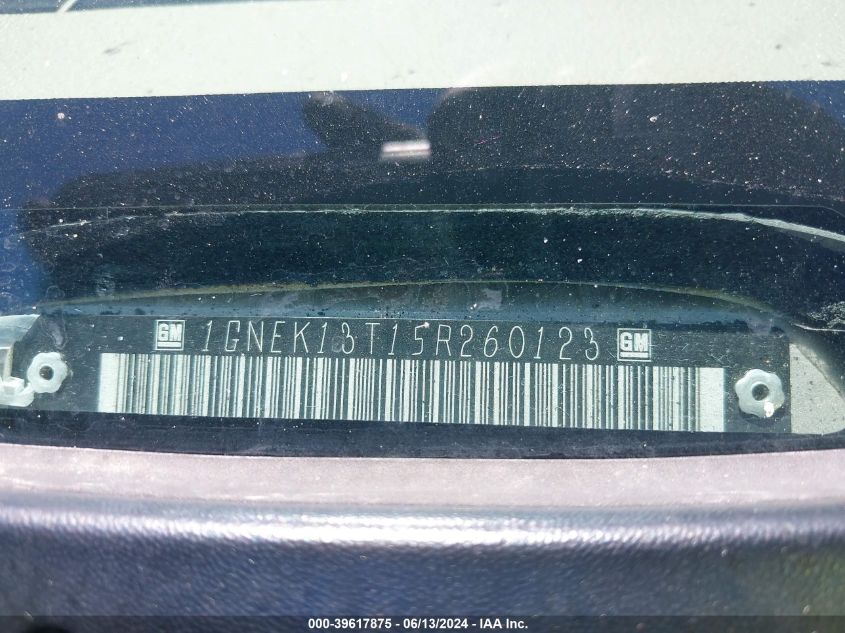 2005 Chevrolet Tahoe Z71 VIN: 1GNEK13T15R260123 Lot: 39617875