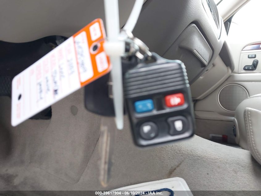 2003 Lincoln Town Car Signature VIN: 1LNHM82W03Y700075 Lot: 39617904