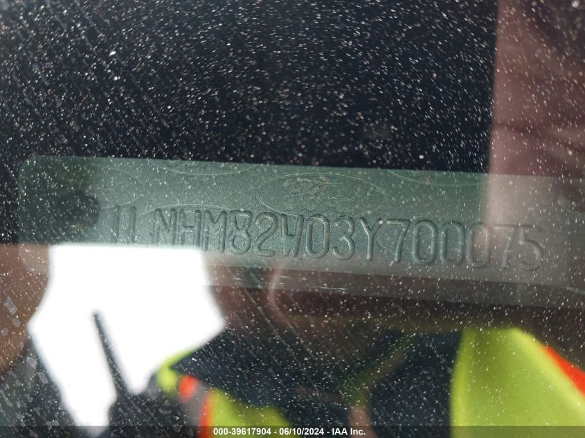 2003 Lincoln Town Car Signature VIN: 1LNHM82W03Y700075 Lot: 39617904