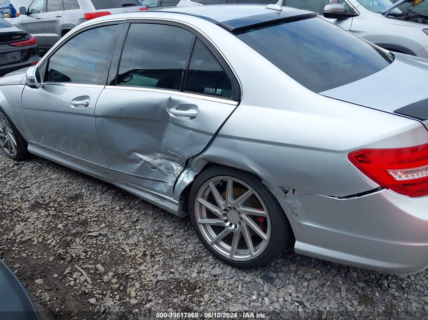 2014 Mercedes-Benz C 300 Luxury 4Matic/Sport 4Matic VIN: WDDGF8AB1ER305365 Lot: 39617968