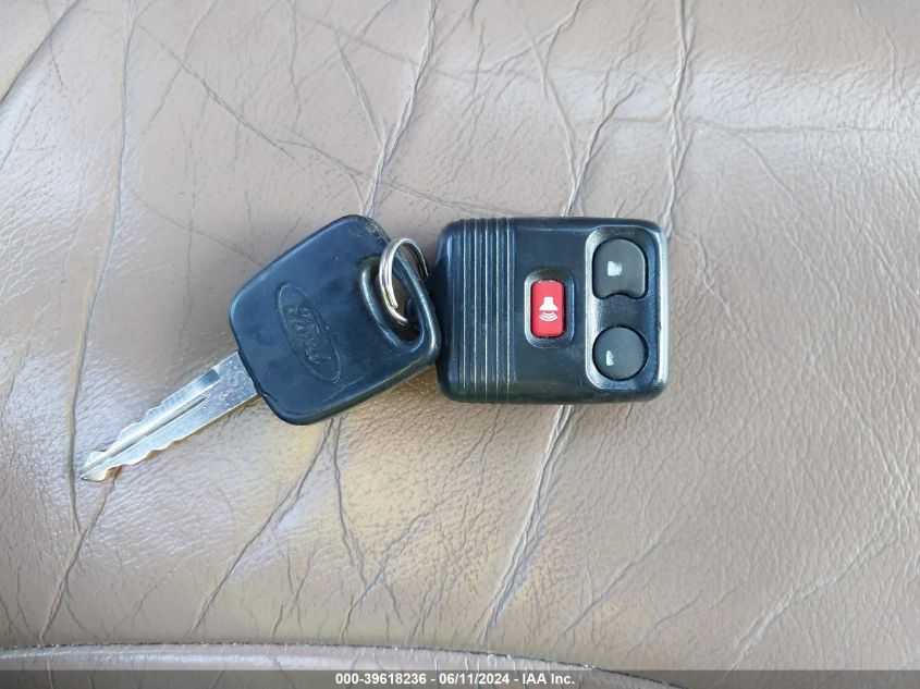 1999 Ford Expedition Eddie Bauer/Xlt VIN: 1FMRU1760XLC14499 Lot: 39618236