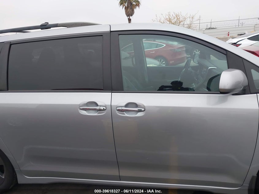 2016 Toyota Sienna Se 8 Passenger VIN: 5TDXK3DC7GS726279 Lot: 39618327