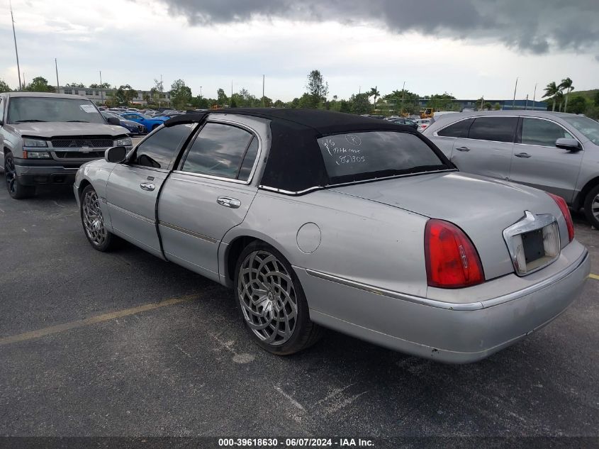 2000 Lincoln Town Car Executive VIN: 1LNHM81W2YY867305 Lot: 39618630