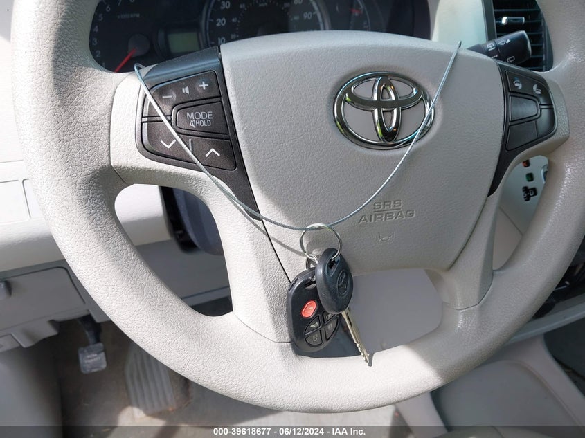 2011 Toyota Sienna Le V6 VIN: 5TDKK3DC3BS070312 Lot: 39618677