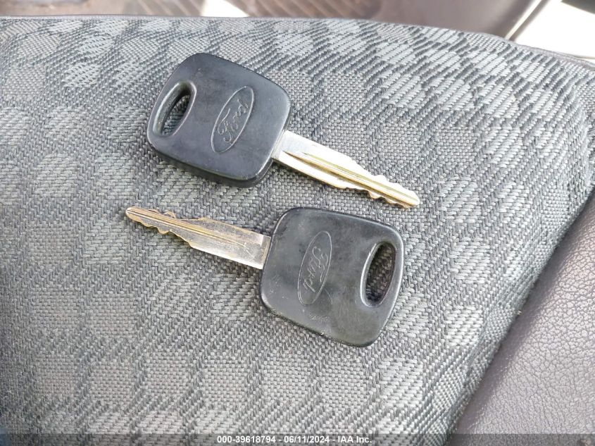 2001 Ford Escape Xls VIN: 1FMYU02B21KB73414 Lot: 39618794