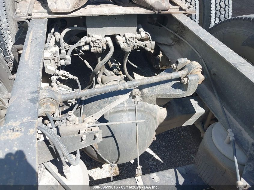 2000 International 9400 9400I VIN: 2HSCNAMRXYC061123 Lot: 39619016