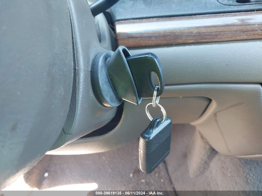 2002 Ford Crown Victoria Lx VIN: 2FAFP74W52X147437 Lot: 39619135