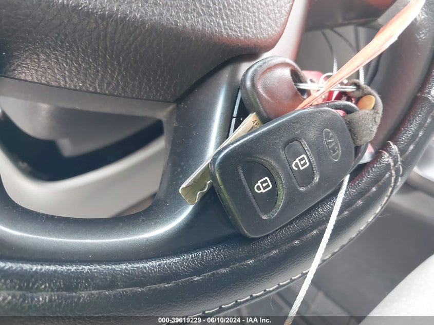 2011 Kia Sorento Lx VIN: 5XYKT3A11BG062688 Lot: 39619229