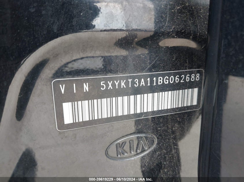 2011 Kia Sorento Lx VIN: 5XYKT3A11BG062688 Lot: 39619229