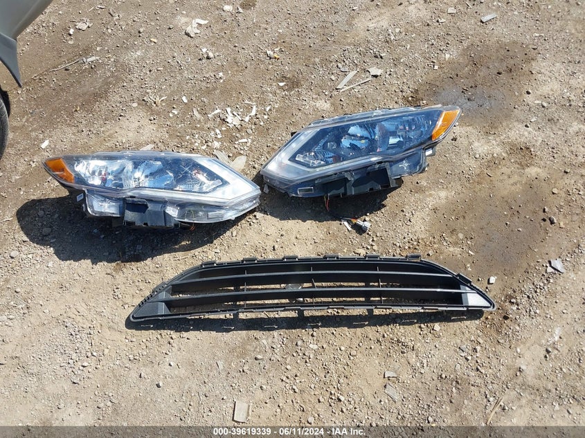 2017 Nissan Rogue S VIN: KNMAT2MVXHP552556 Lot: 39619339