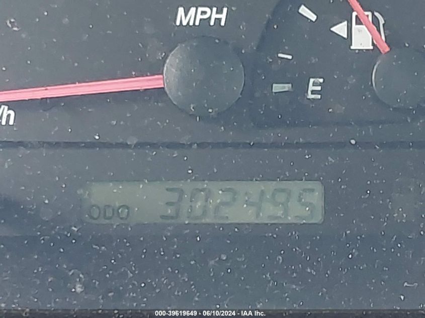 2004 Toyota Camry Le VIN: 4T1BE32K84U855419 Lot: 39619649