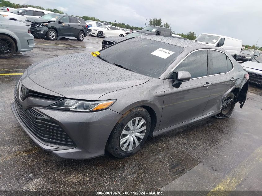 4T1B11HK0JU540956 2018 TOYOTA CAMRY - Image 2